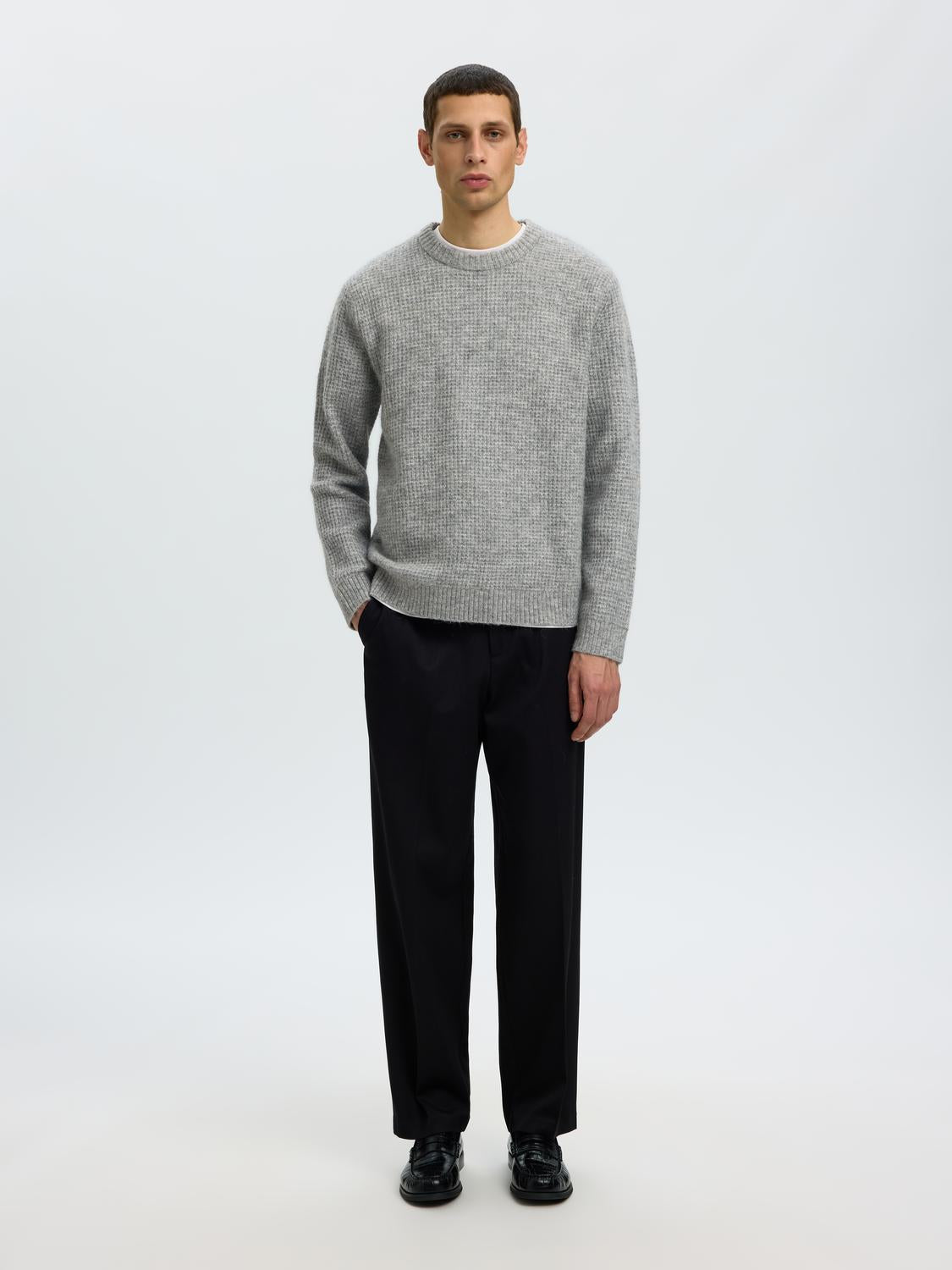 model_shot-front_full