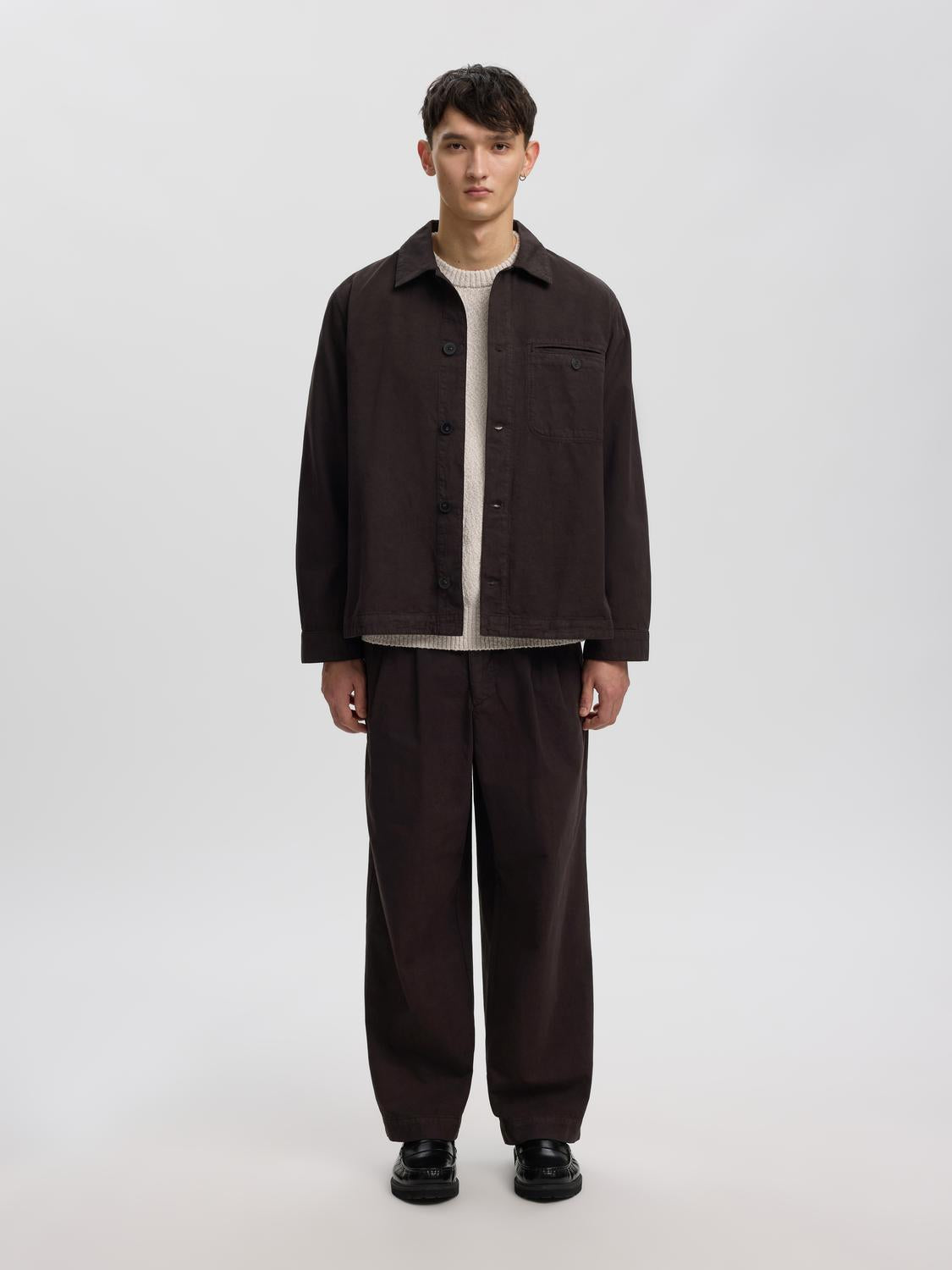 model_shot-front_full