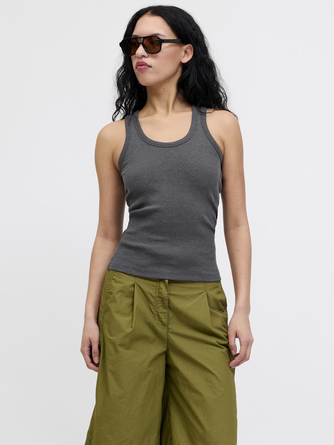 model_shot-front