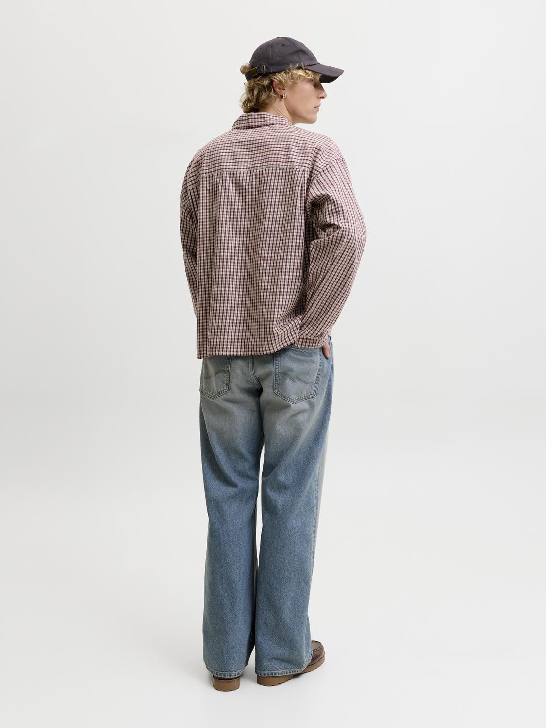 model_shot-back