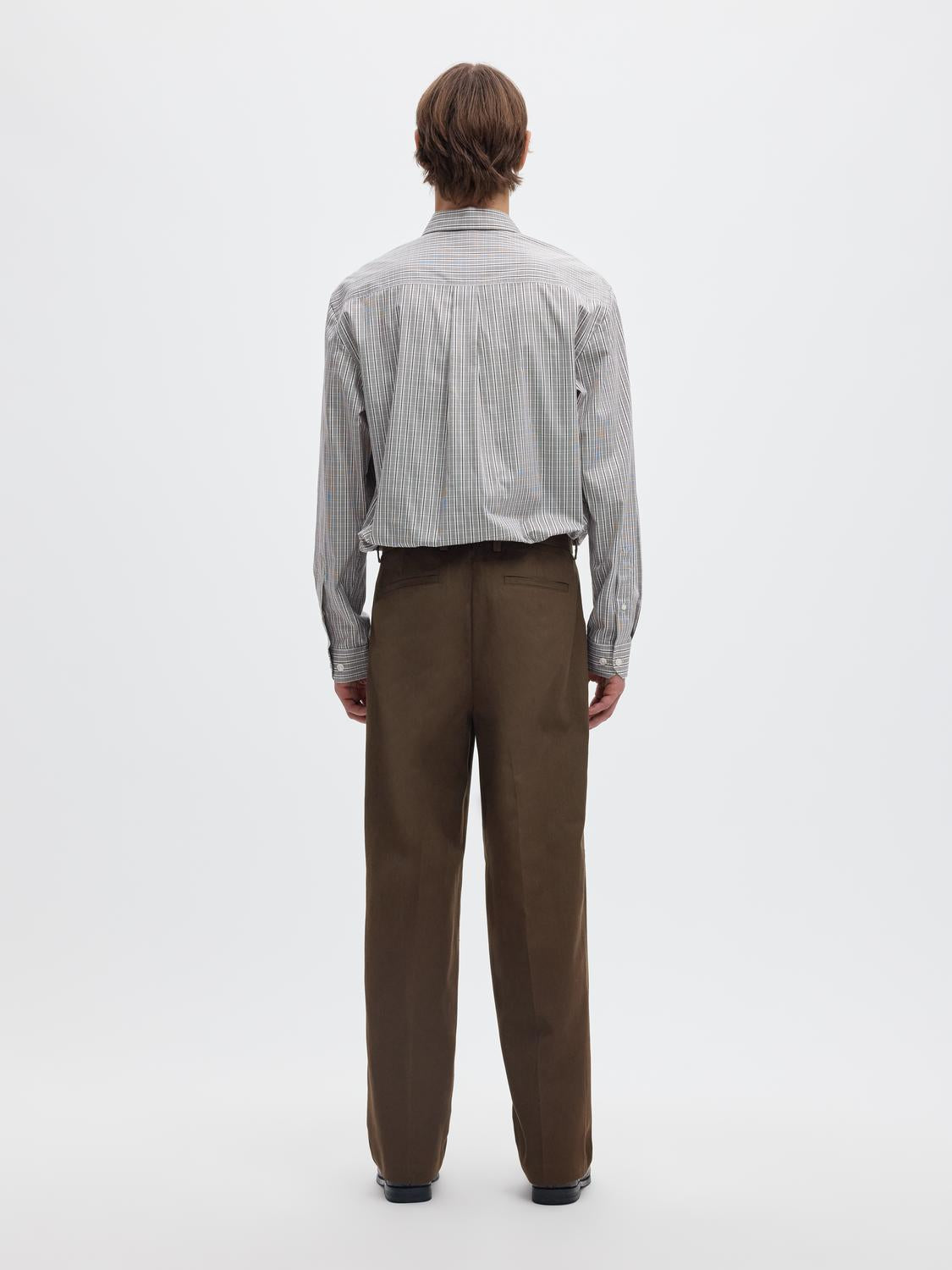 model_shot-back