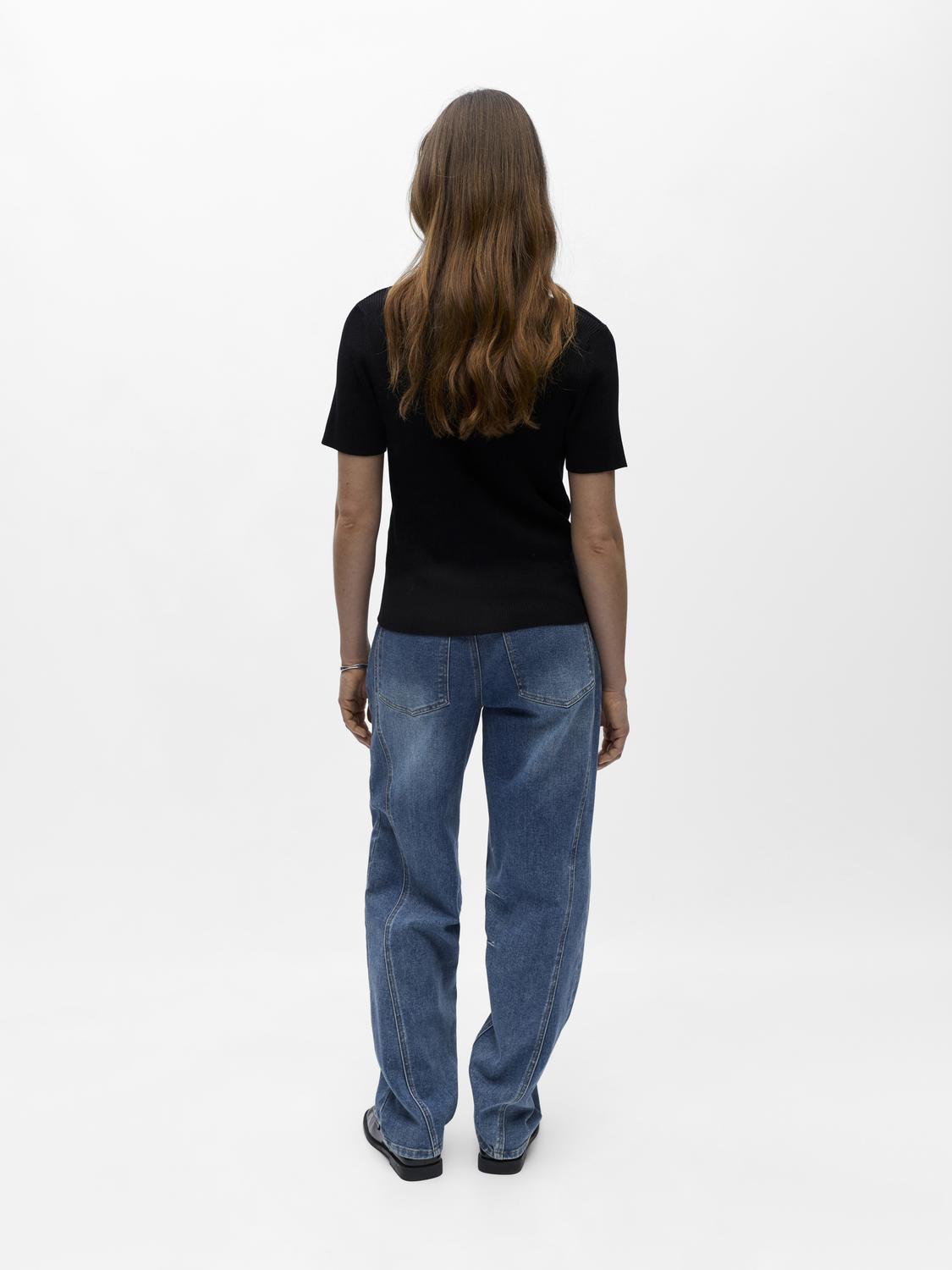 model_shot-back