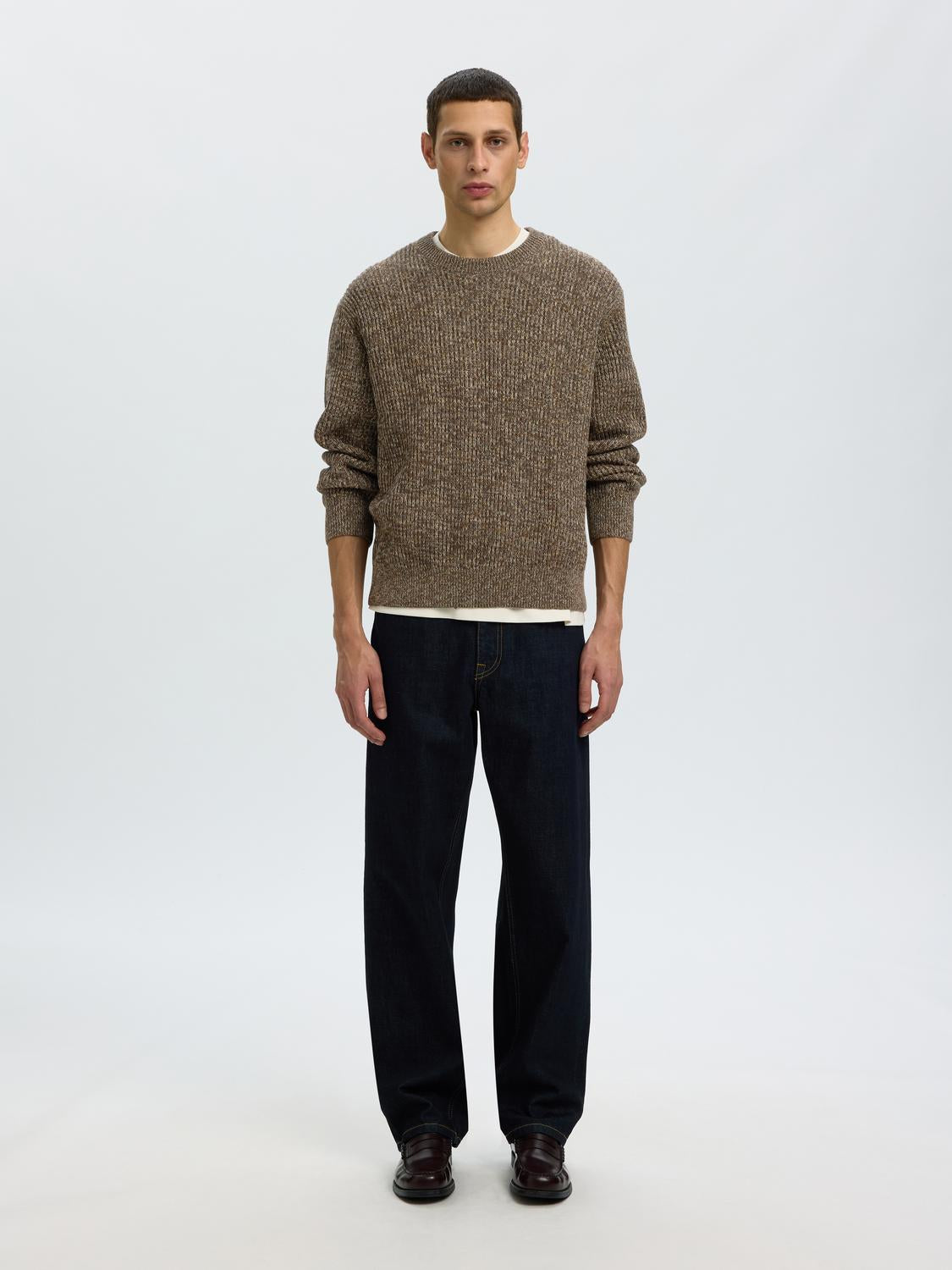 model_shot-front_full