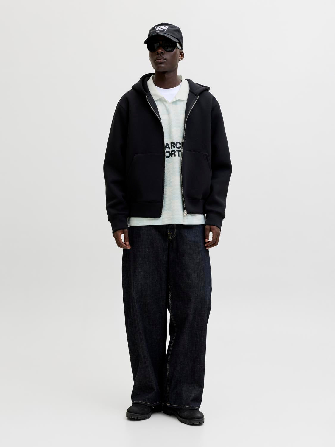 model_shot-front_full