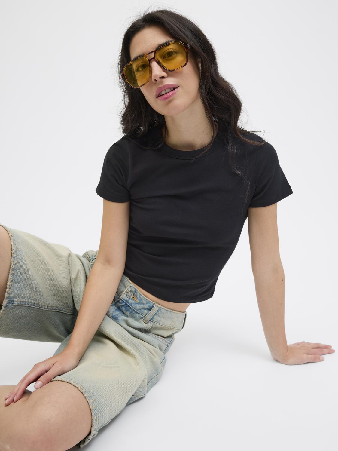 model_shot-creative