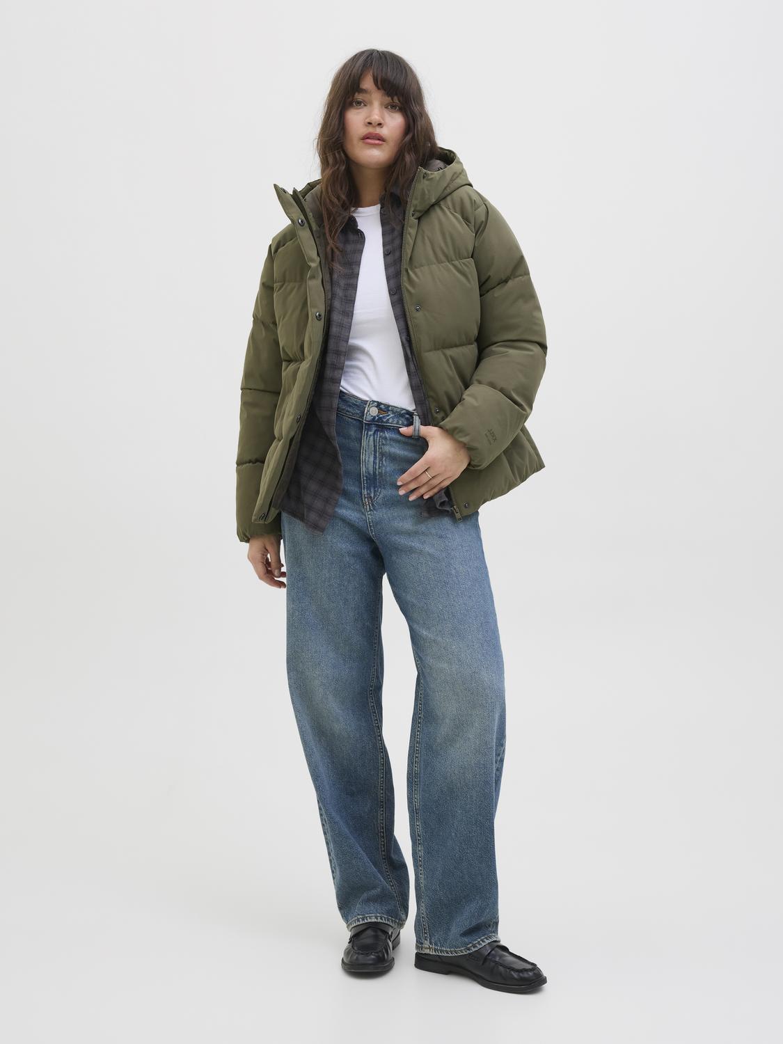 model_shot-front_full