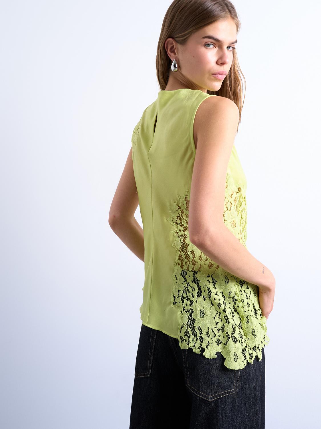 model_shot-back