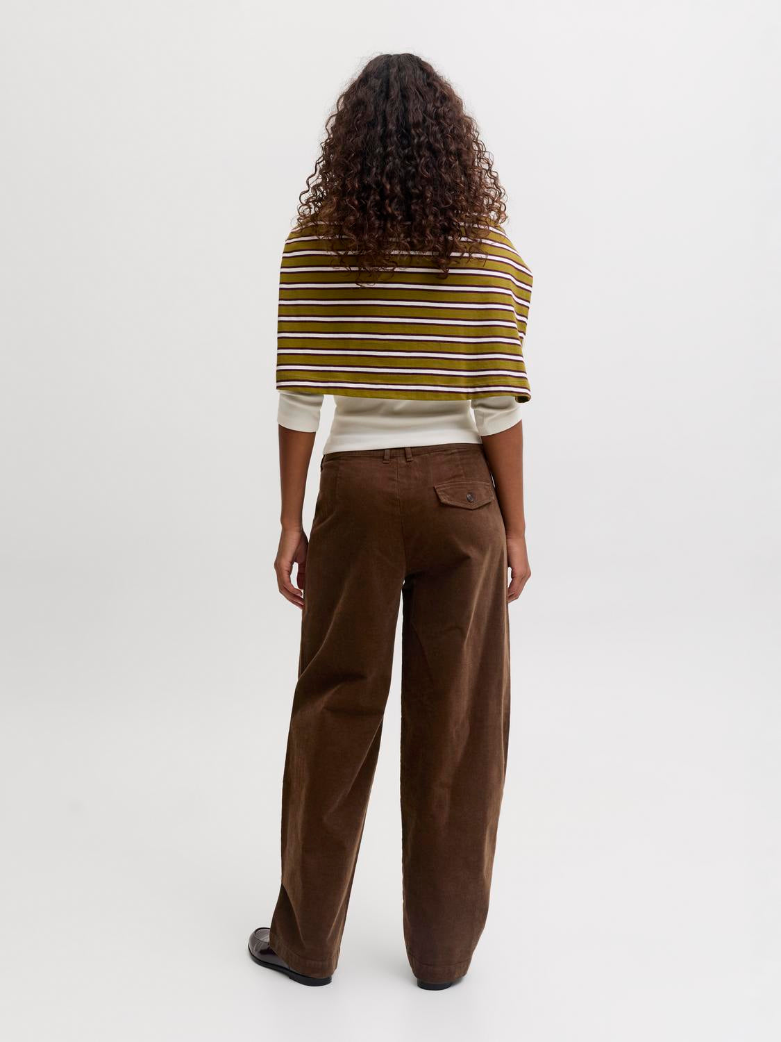 model_shot-back