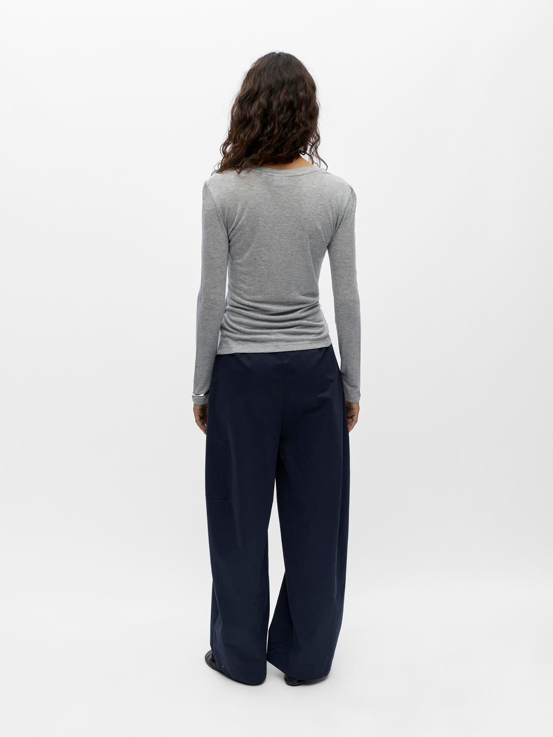 model_shot-back