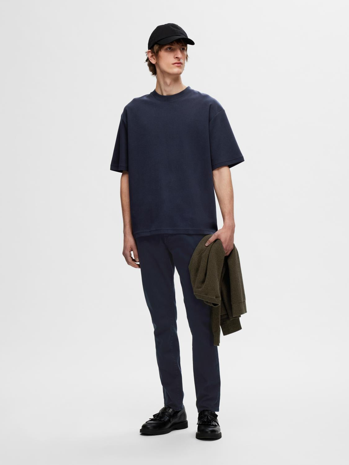 model_shot-front_full