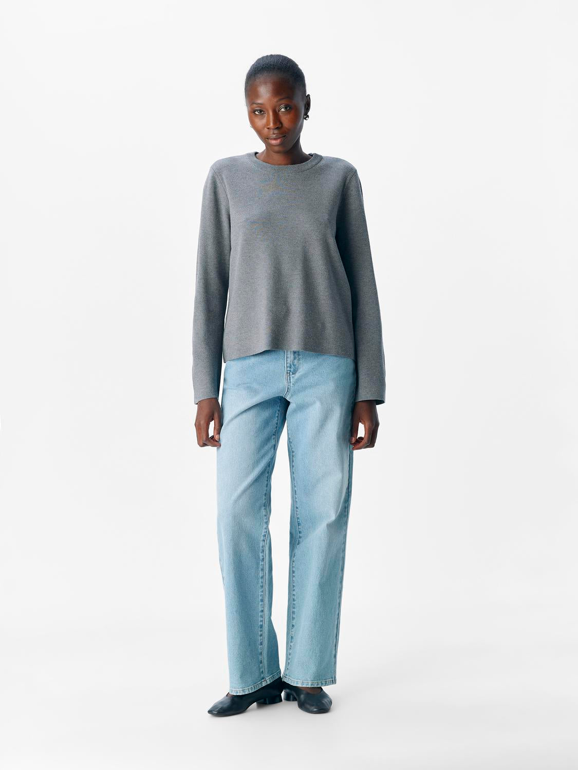 model_shot-front_full