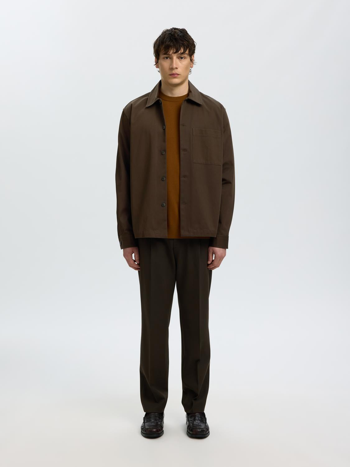model_shot-front_full