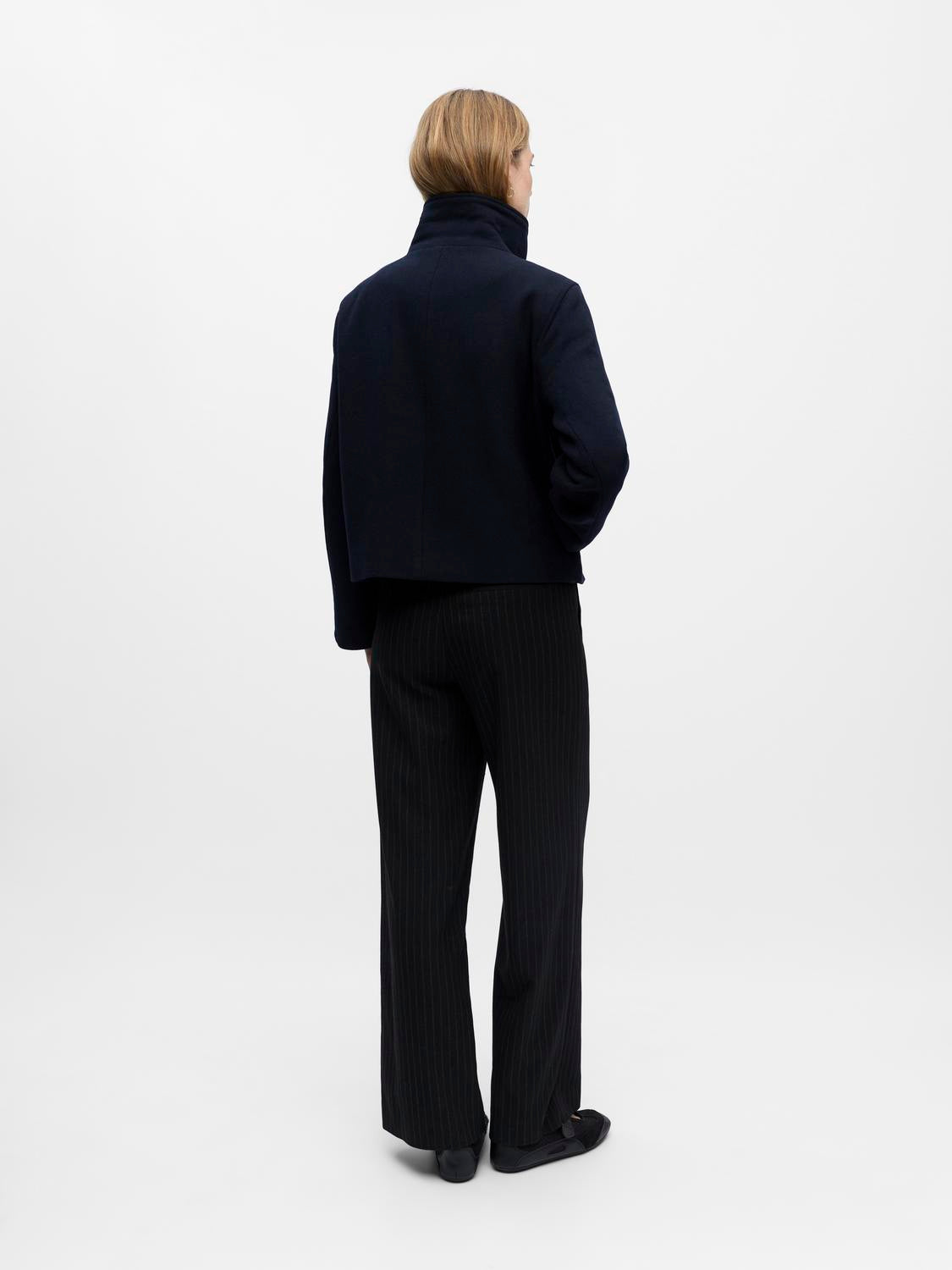 model_shot-back