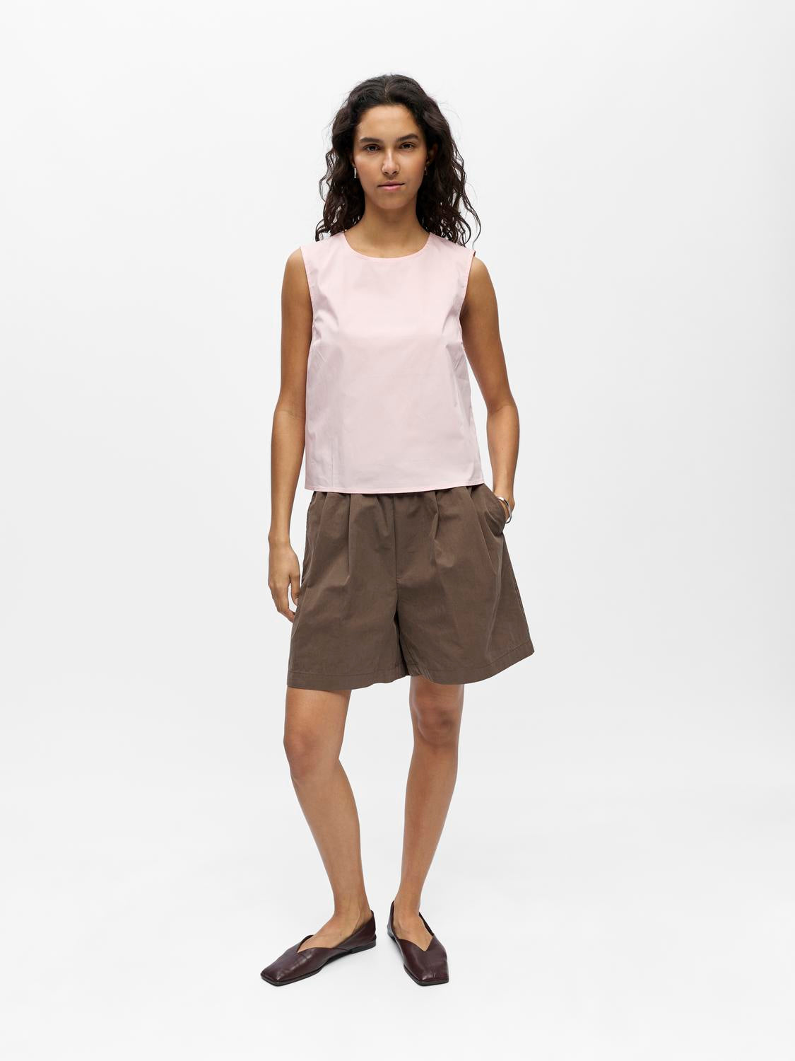 model_shot-front_full