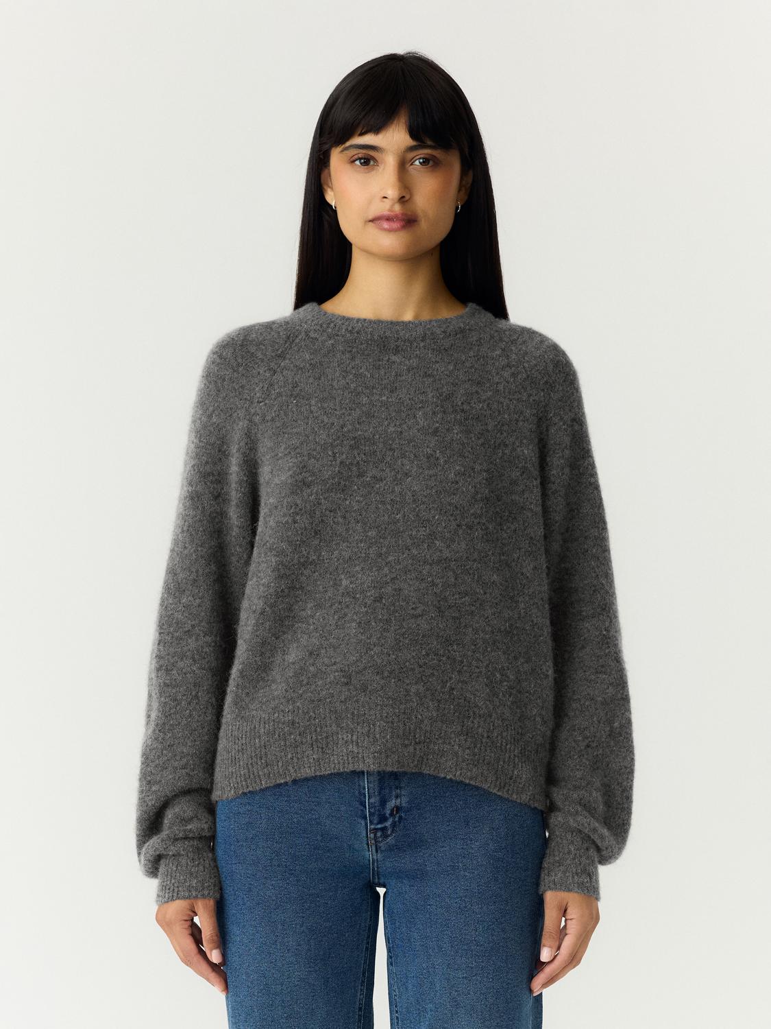 model_shot-front