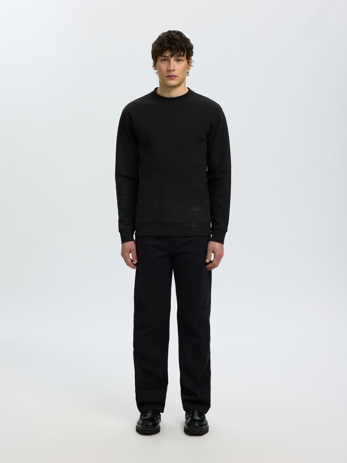 model_shot-front_full