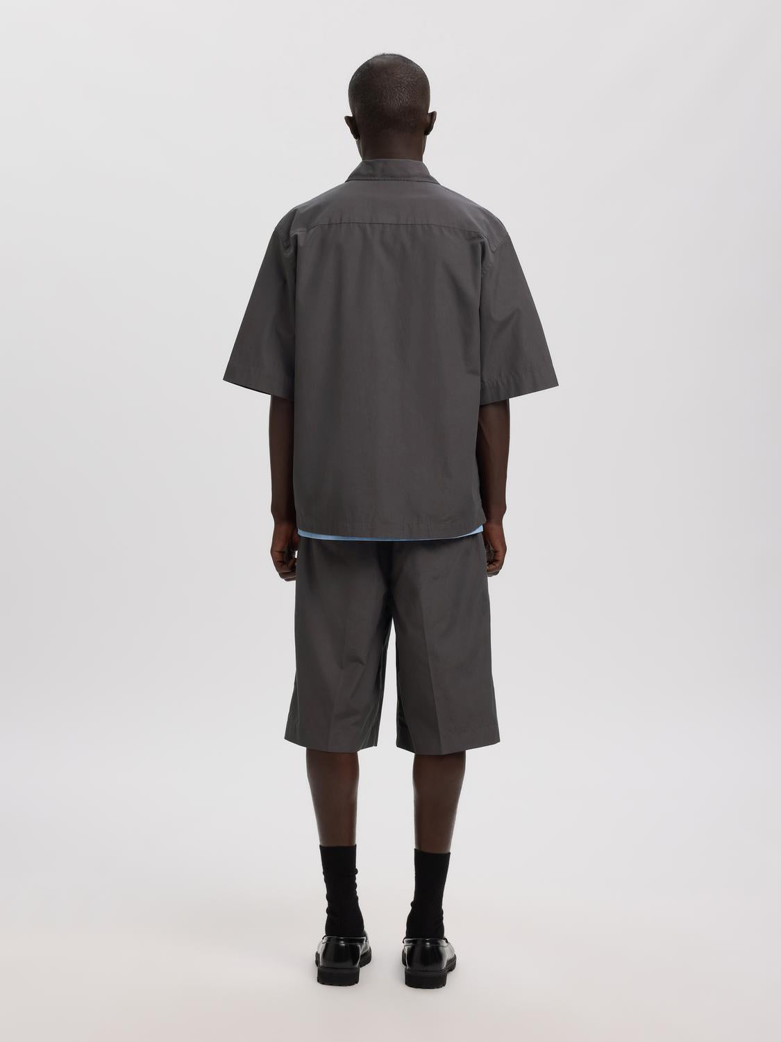 model_shot-back
