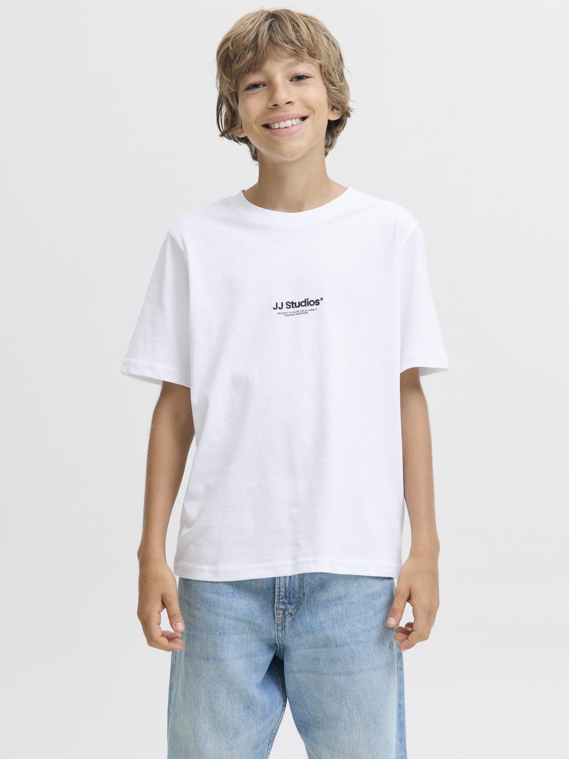 model_shot-front