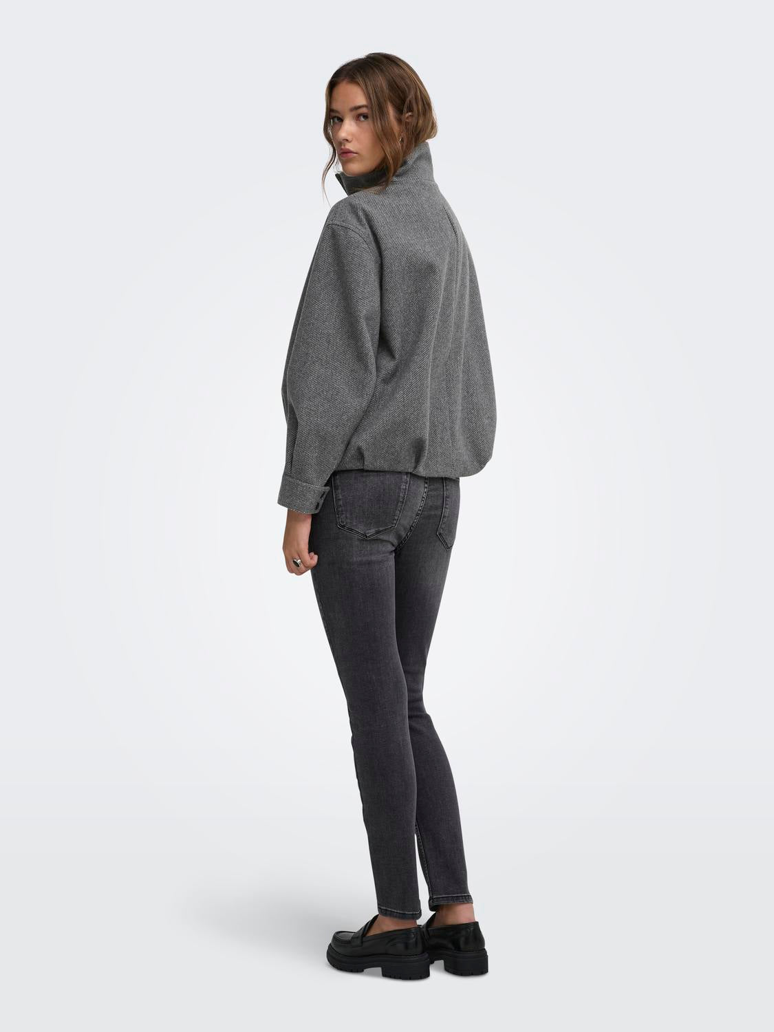 model_shot-back