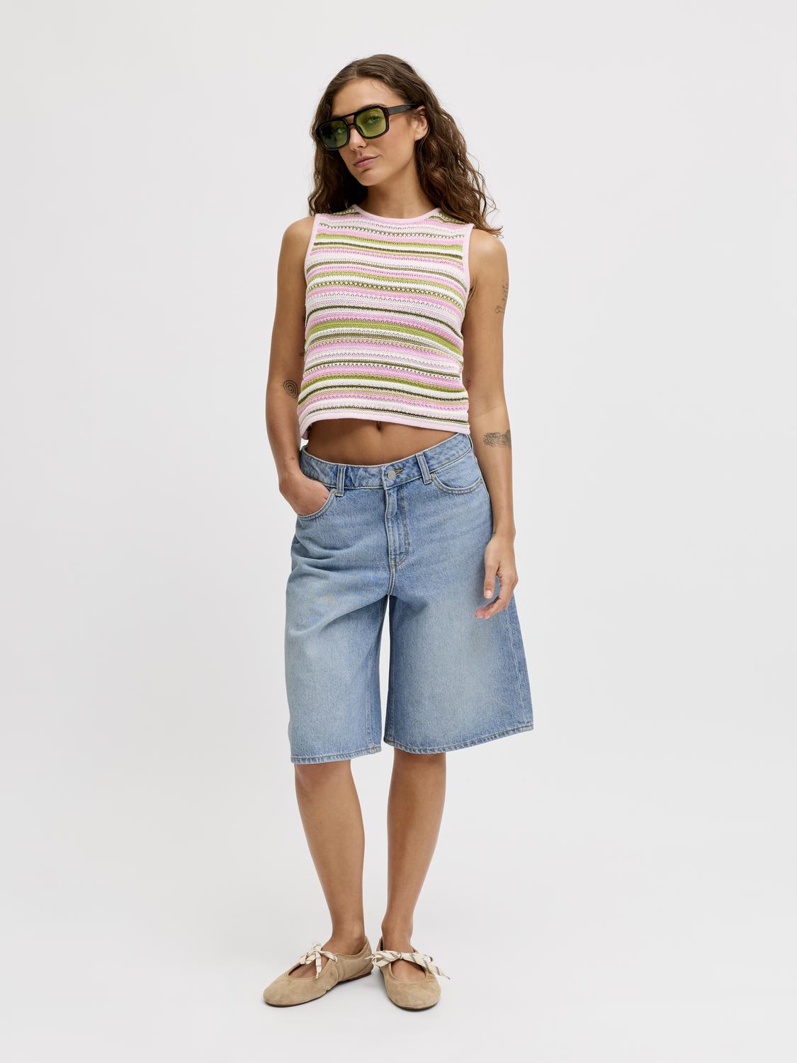 model_shot-front_full