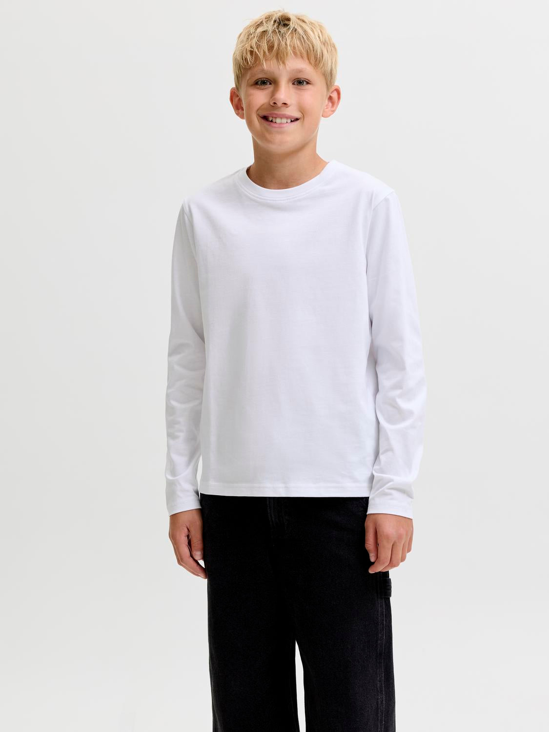 model_shot-front
