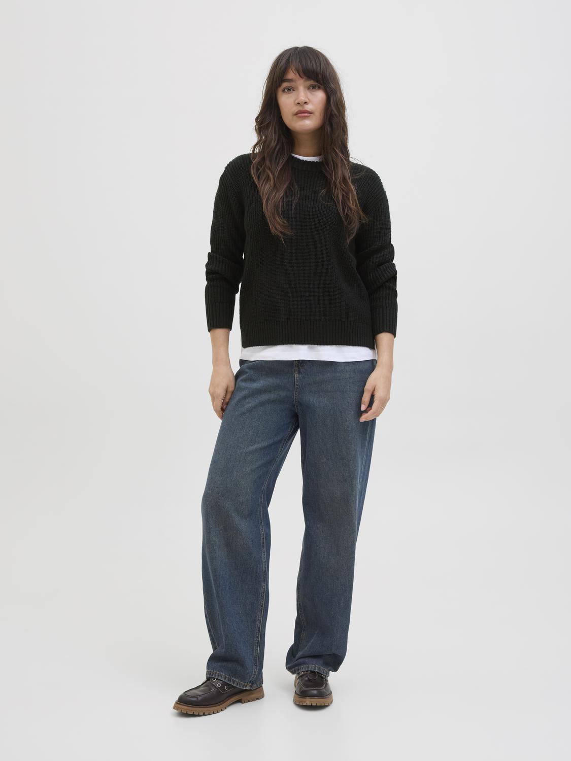 model_shot-front_full