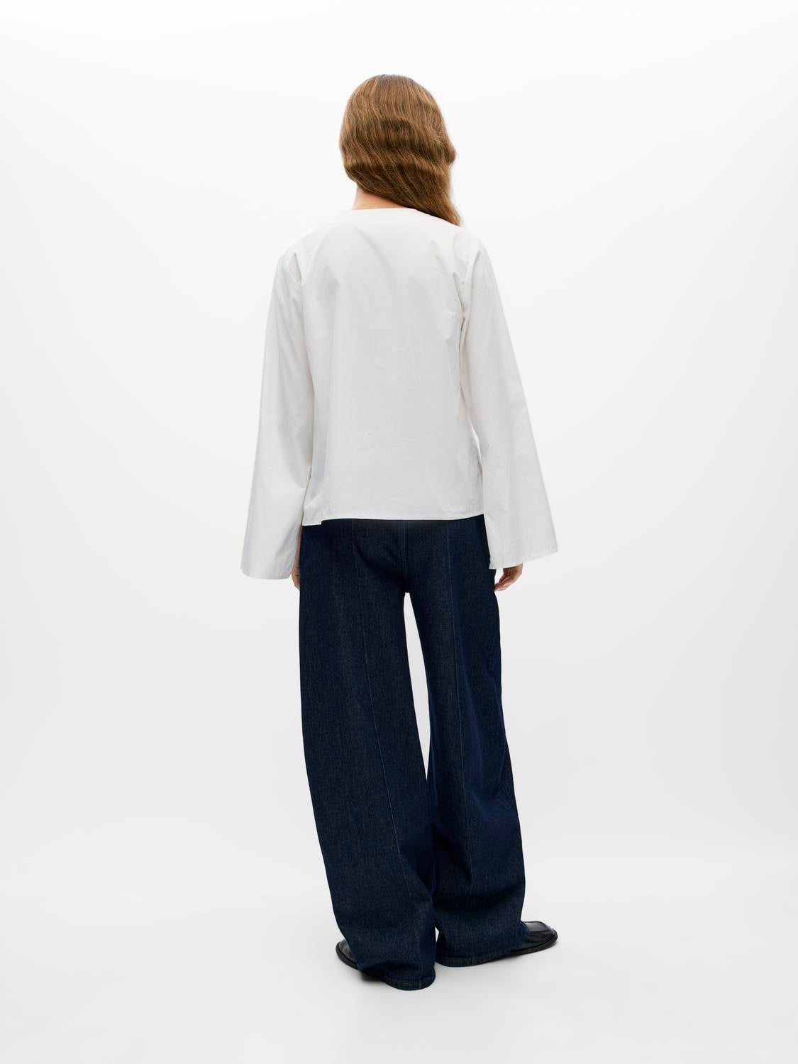 model_shot-back