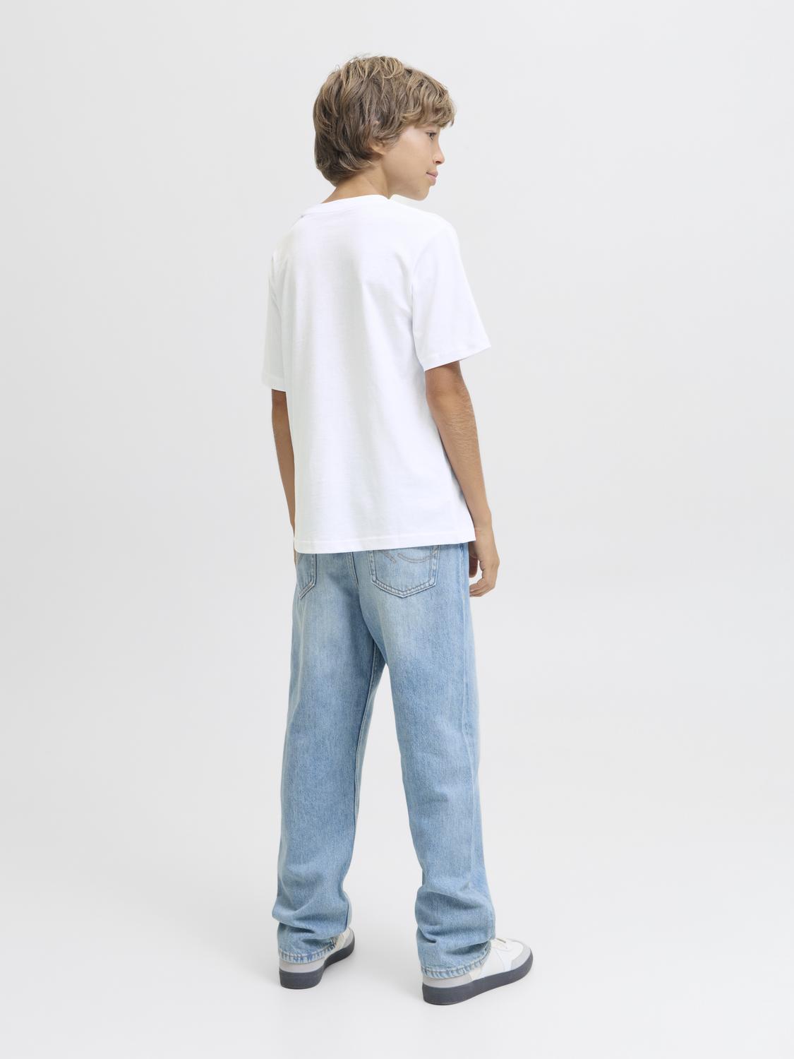 model_shot-back