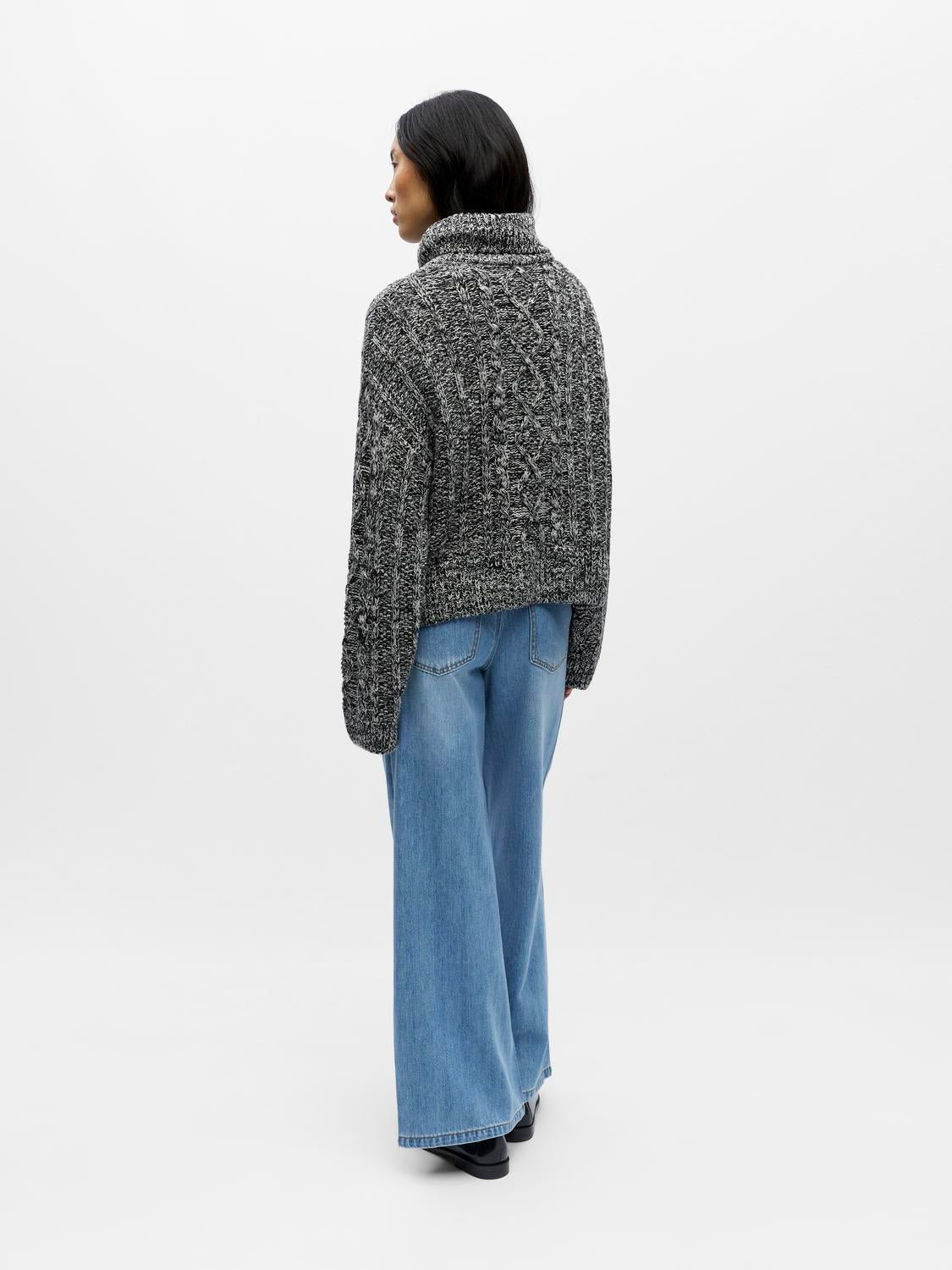 model_shot-back