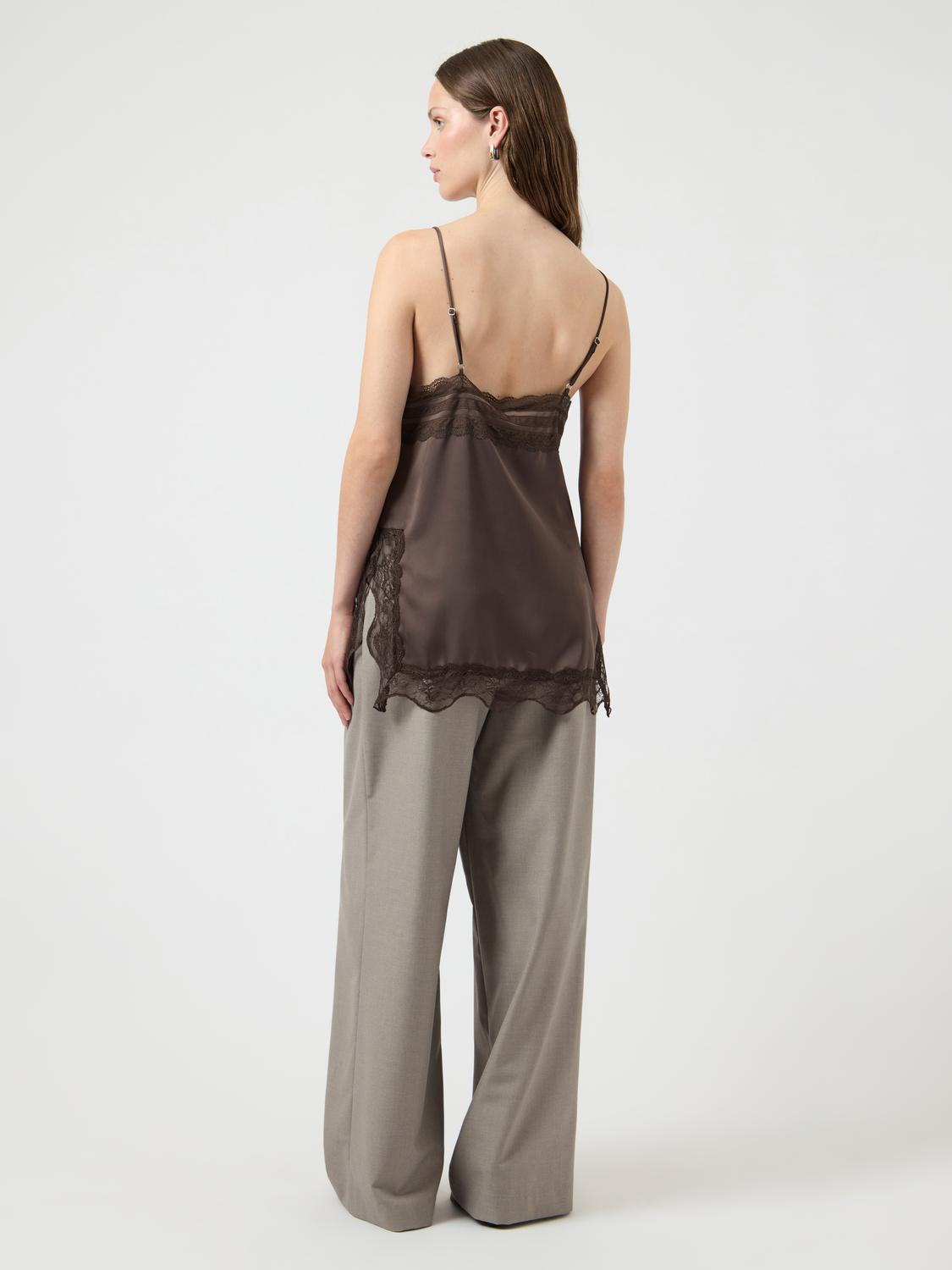 model_shot-back