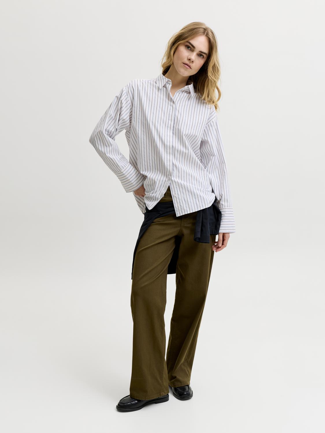 model_shot-front_full