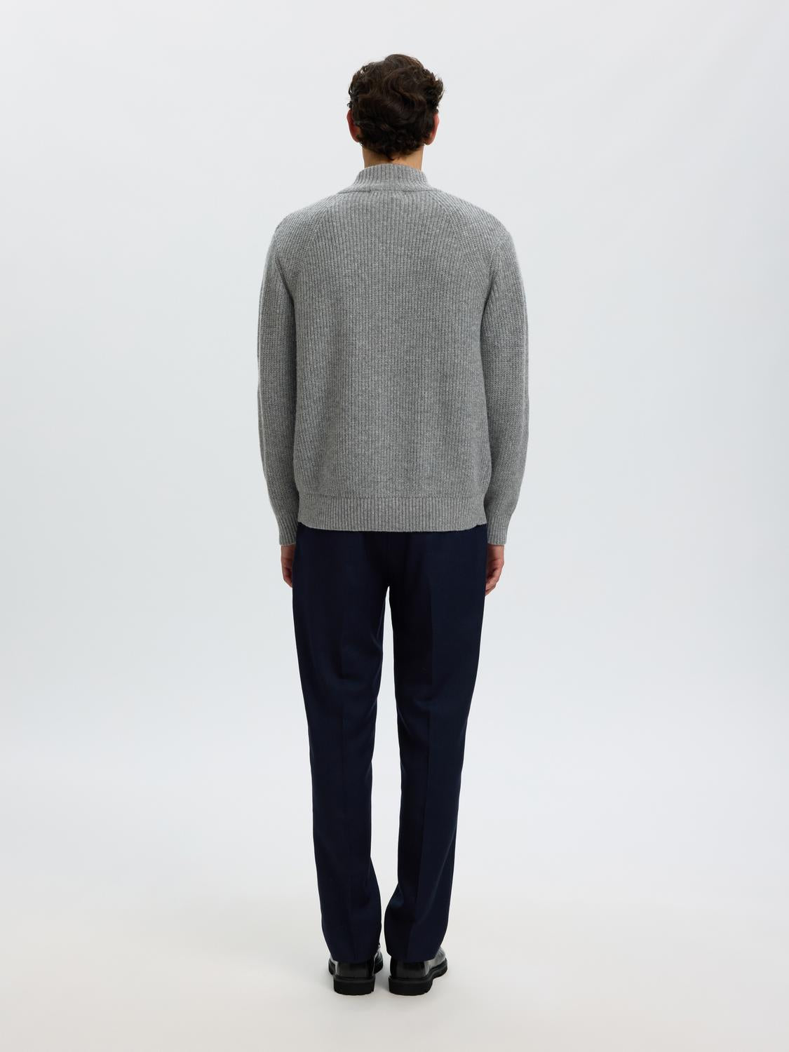 model_shot-back