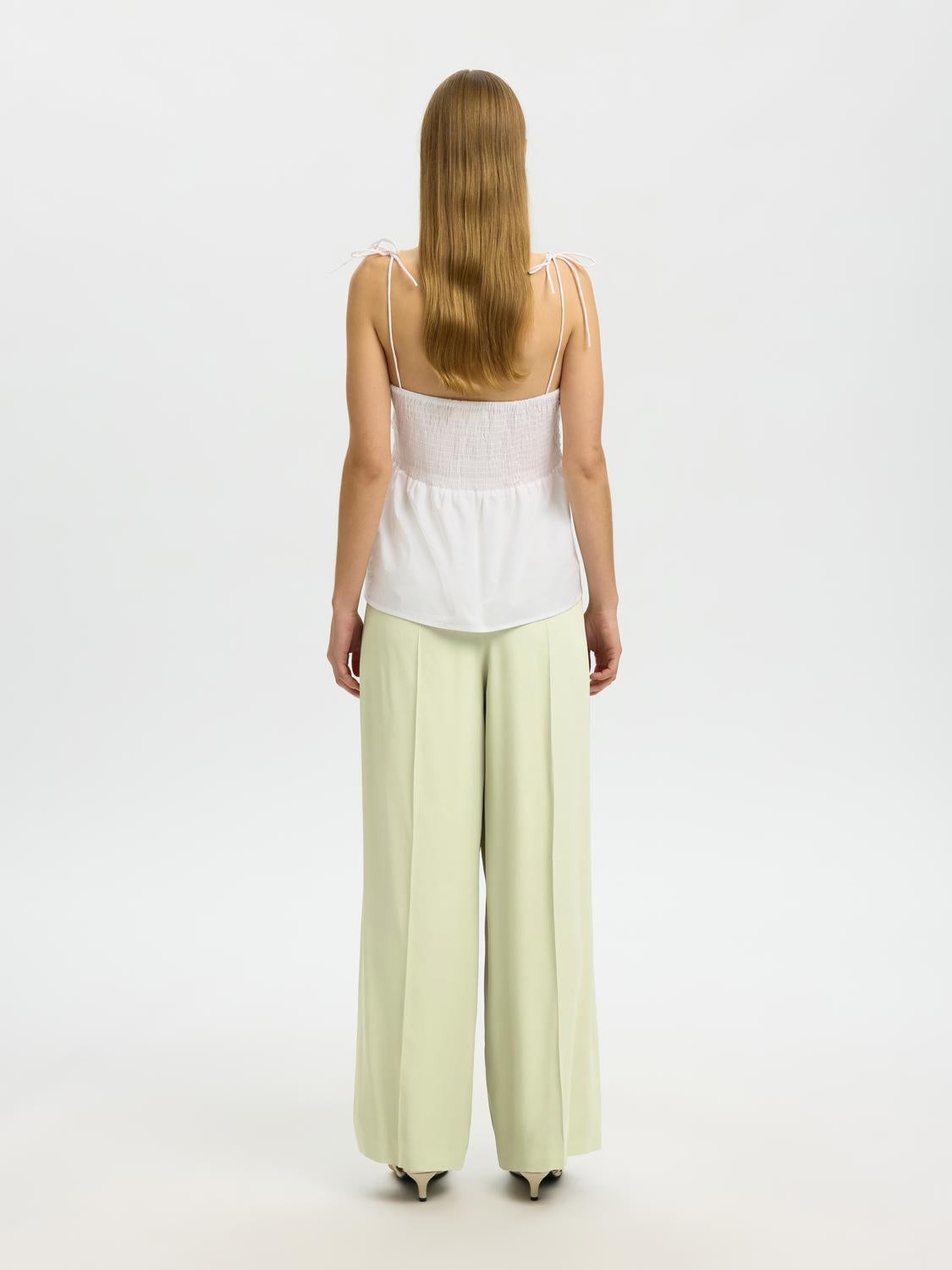model_shot-back