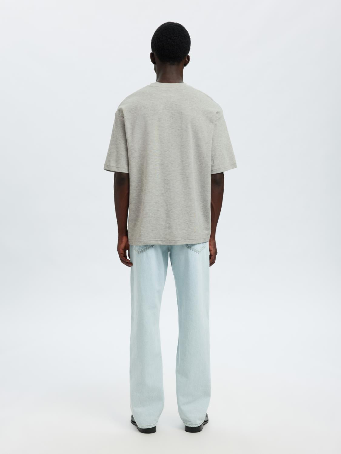 model_shot-back