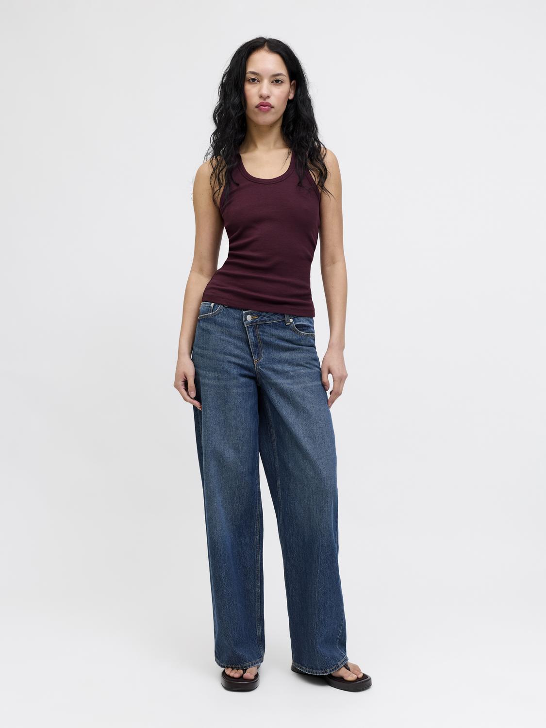 model_shot-front_full
