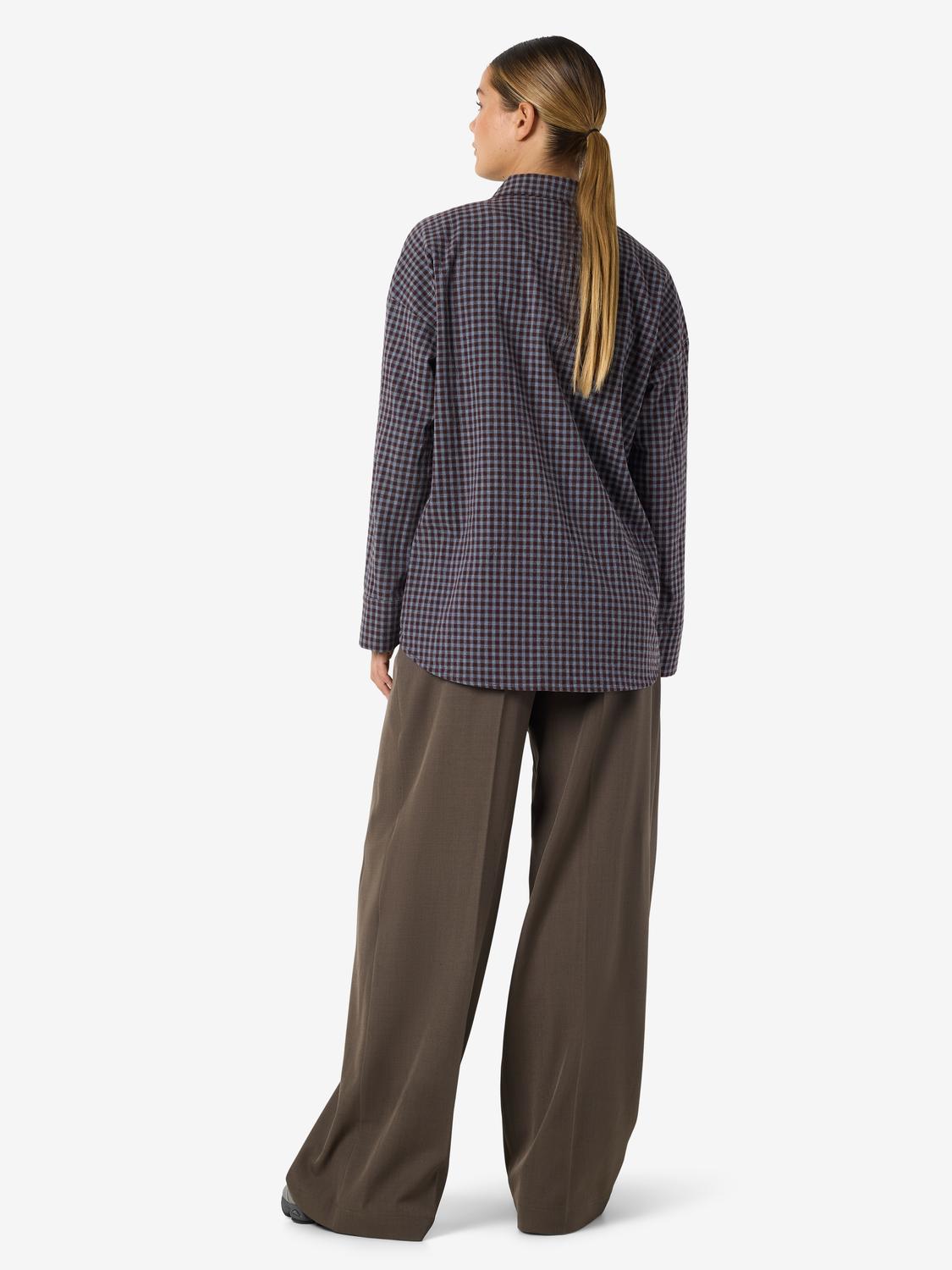 model_shot-front_full