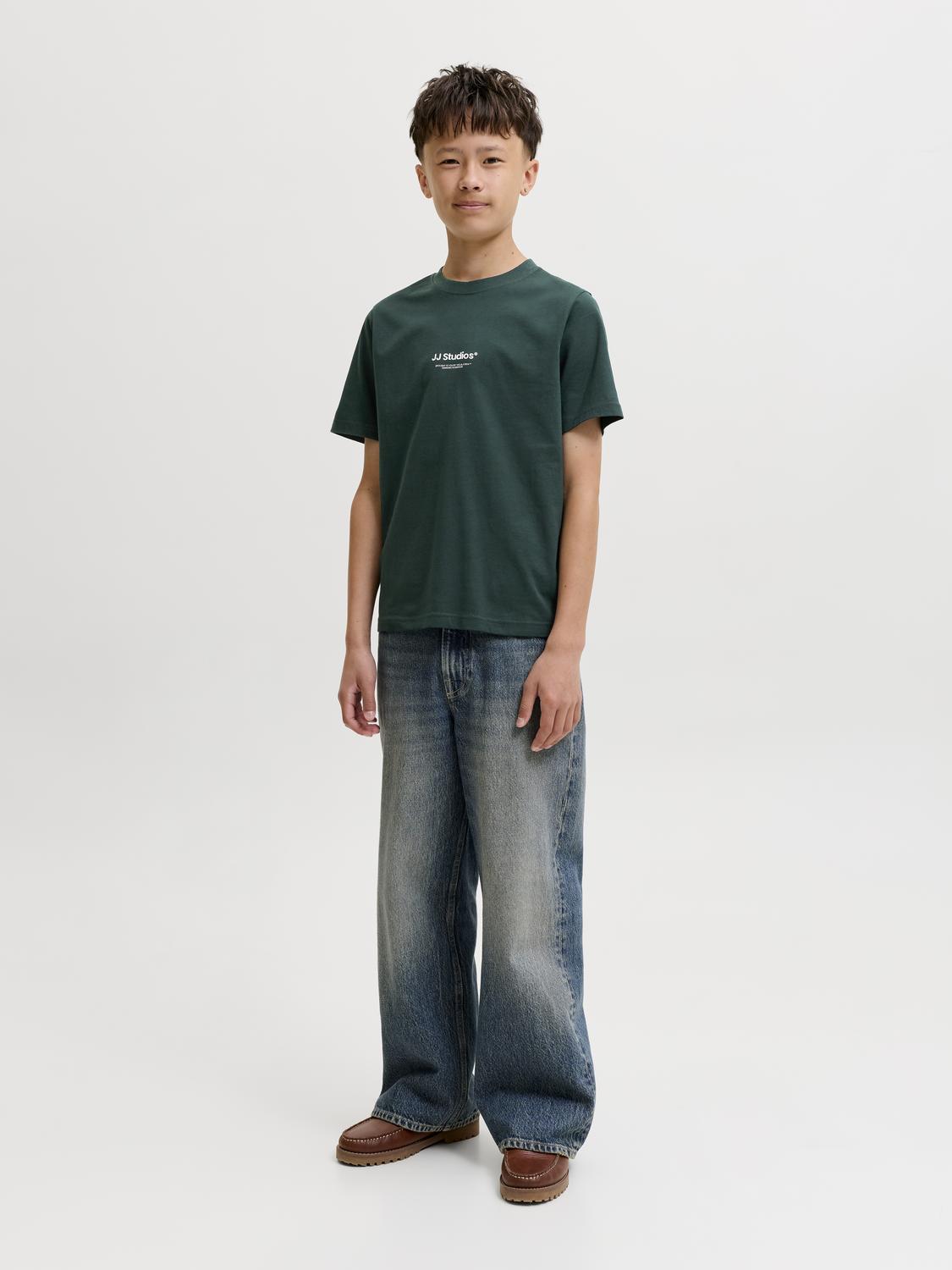 model_shot-front_full