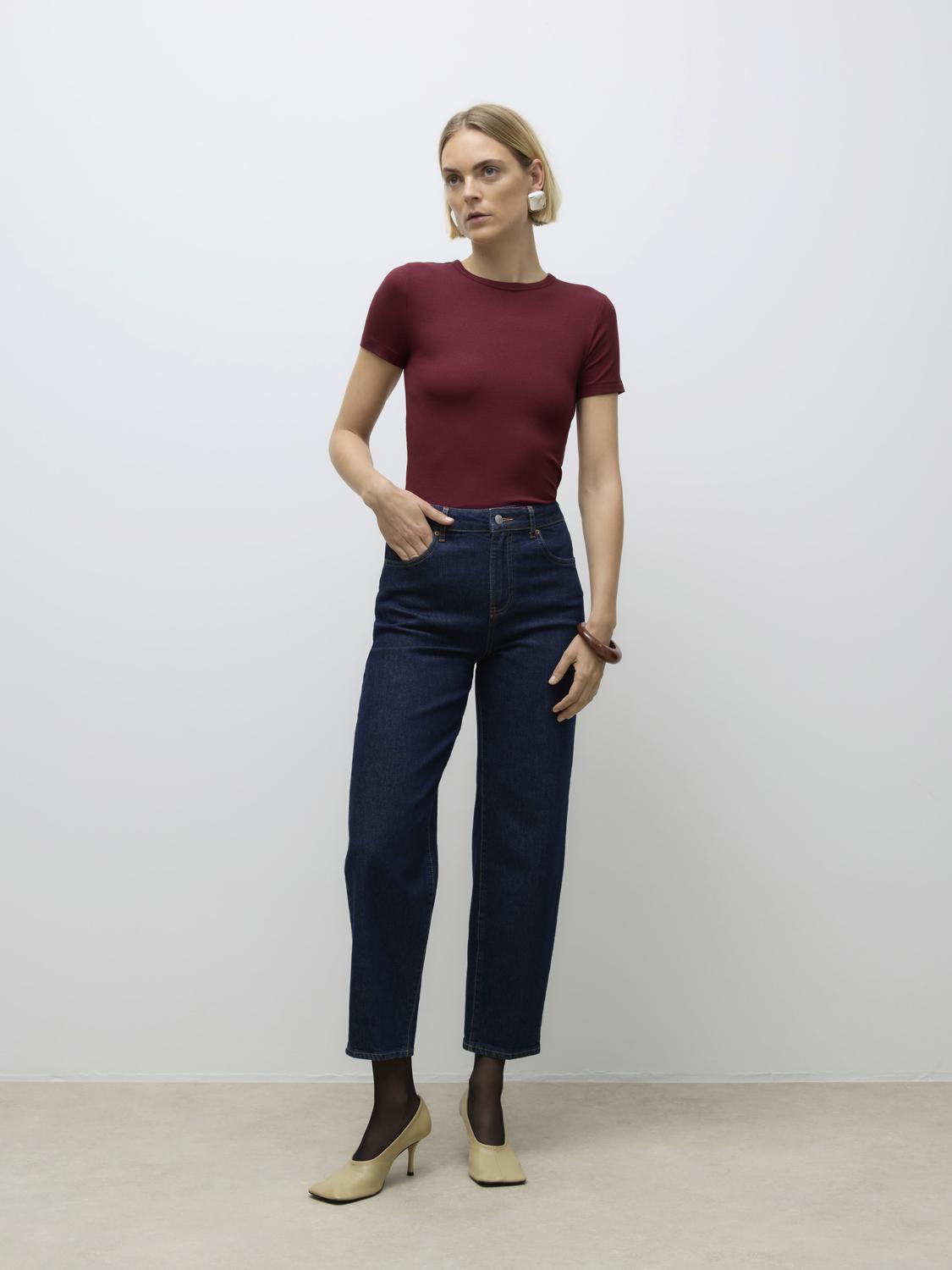 model_shot-front_full