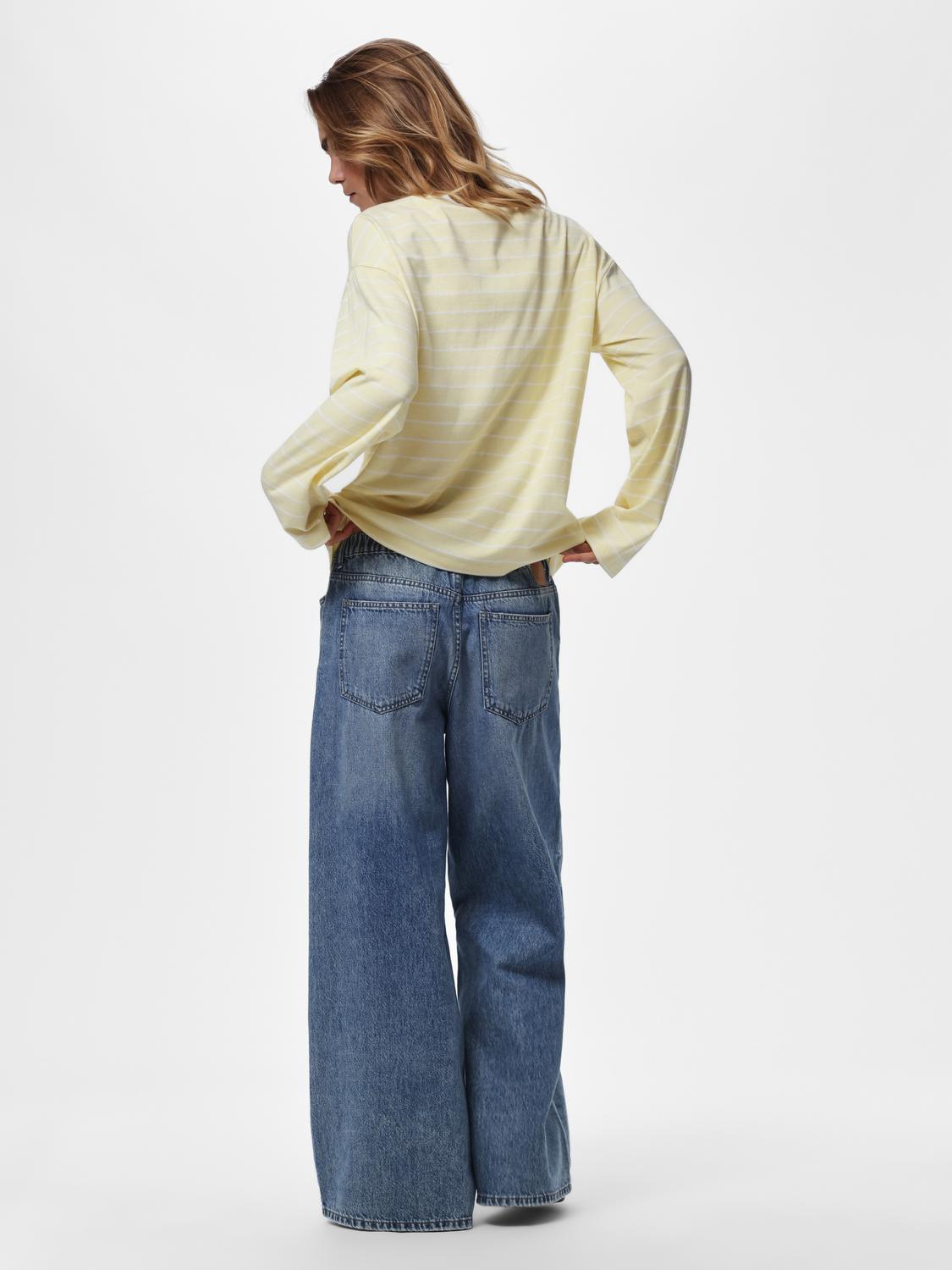 model_shot-back