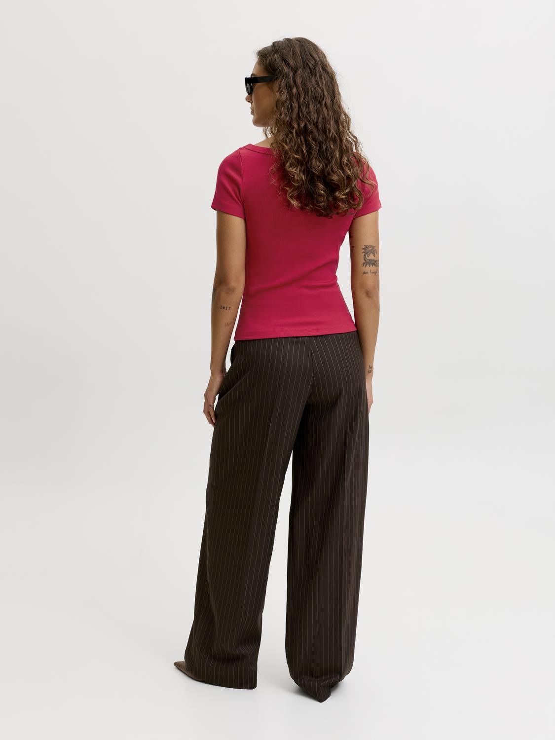 model_shot-back
