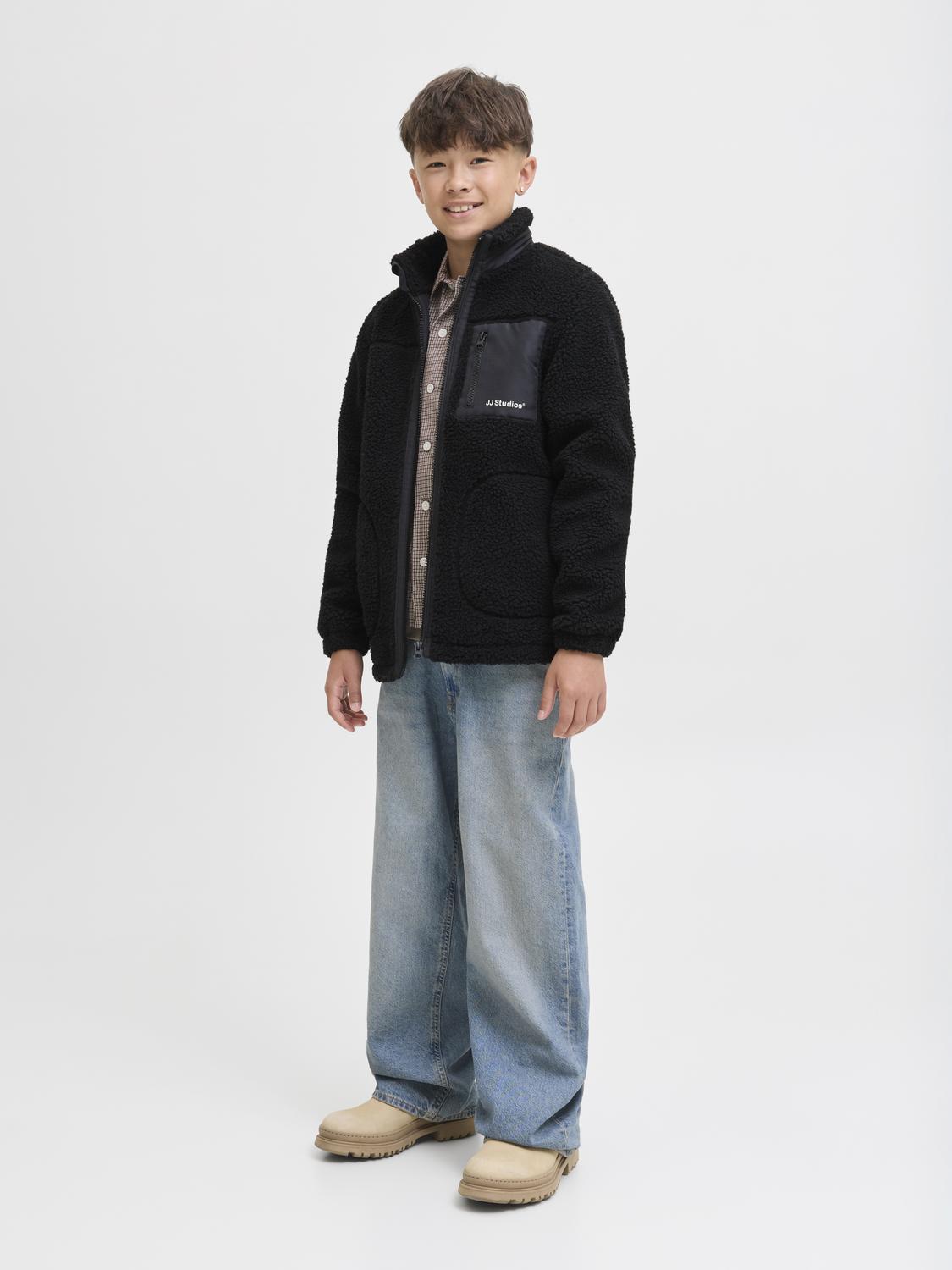 model_shot-front_full