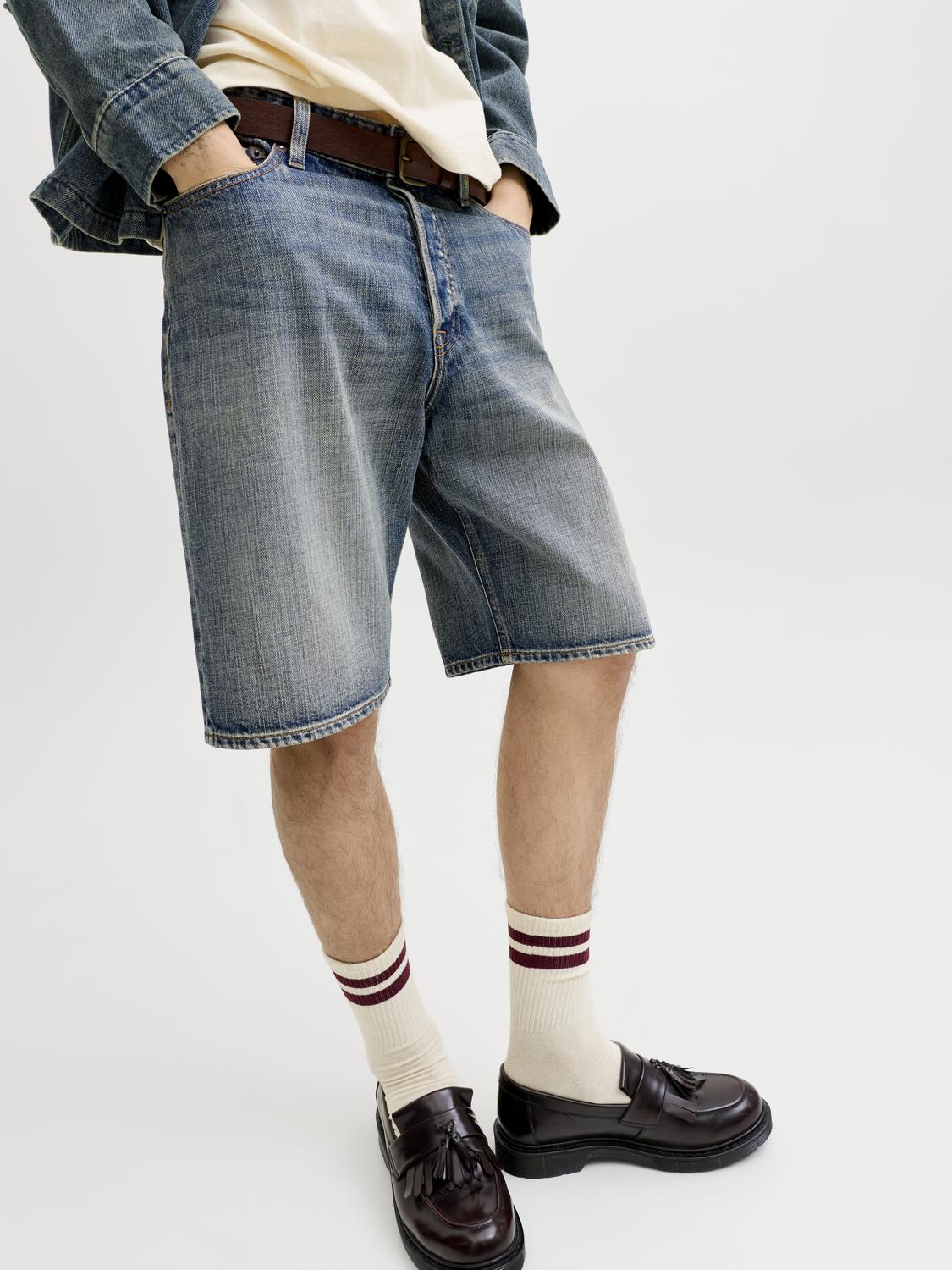 model_shot-creative