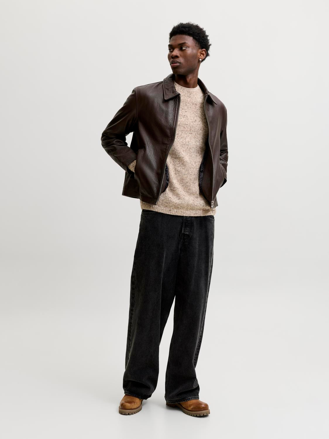model_shot-front_full