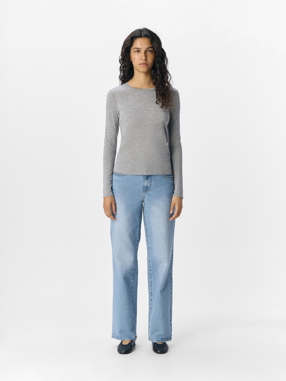 model_shot-front_full