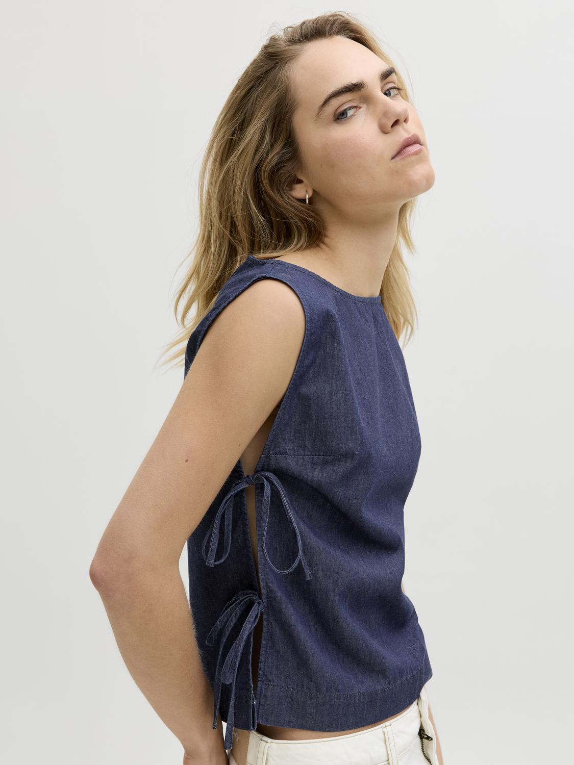 model_shot-creative
