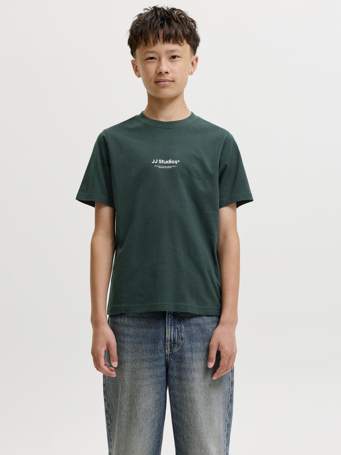 model_shot-front