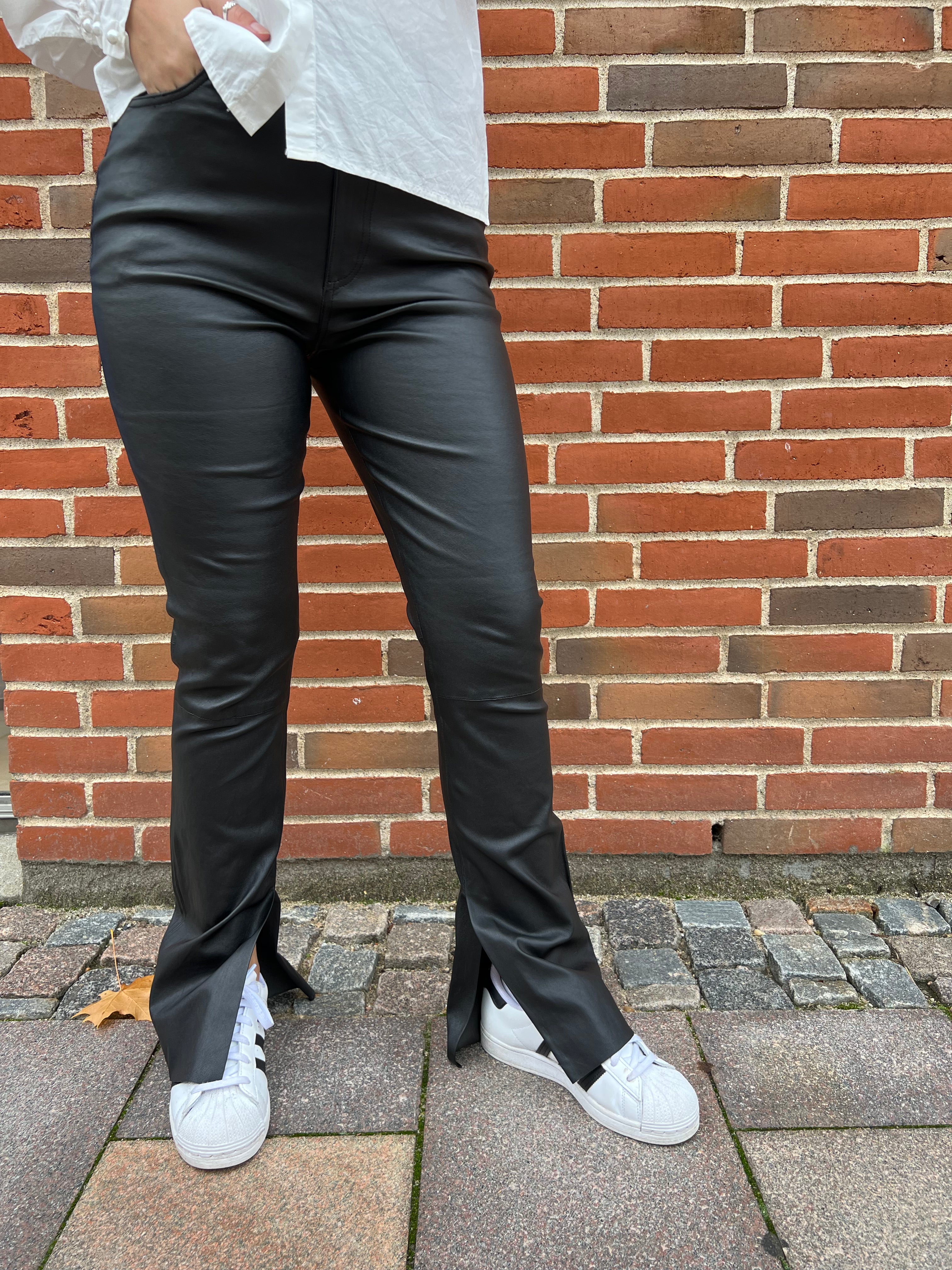 OBJANGIE Pants - Black